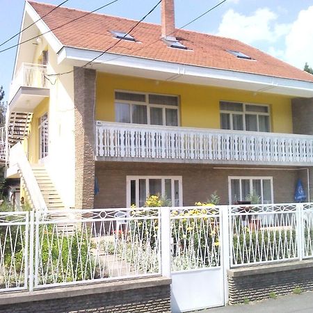Napfeny Apartment Кестхей Экстерьер фото