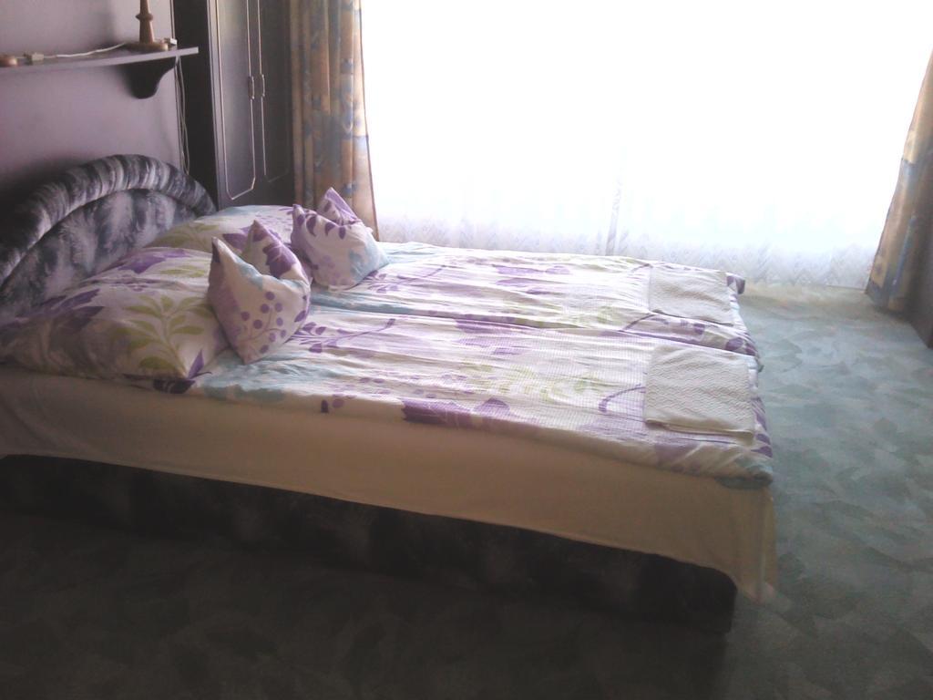 Napfeny Apartment Кестхей Номер фото