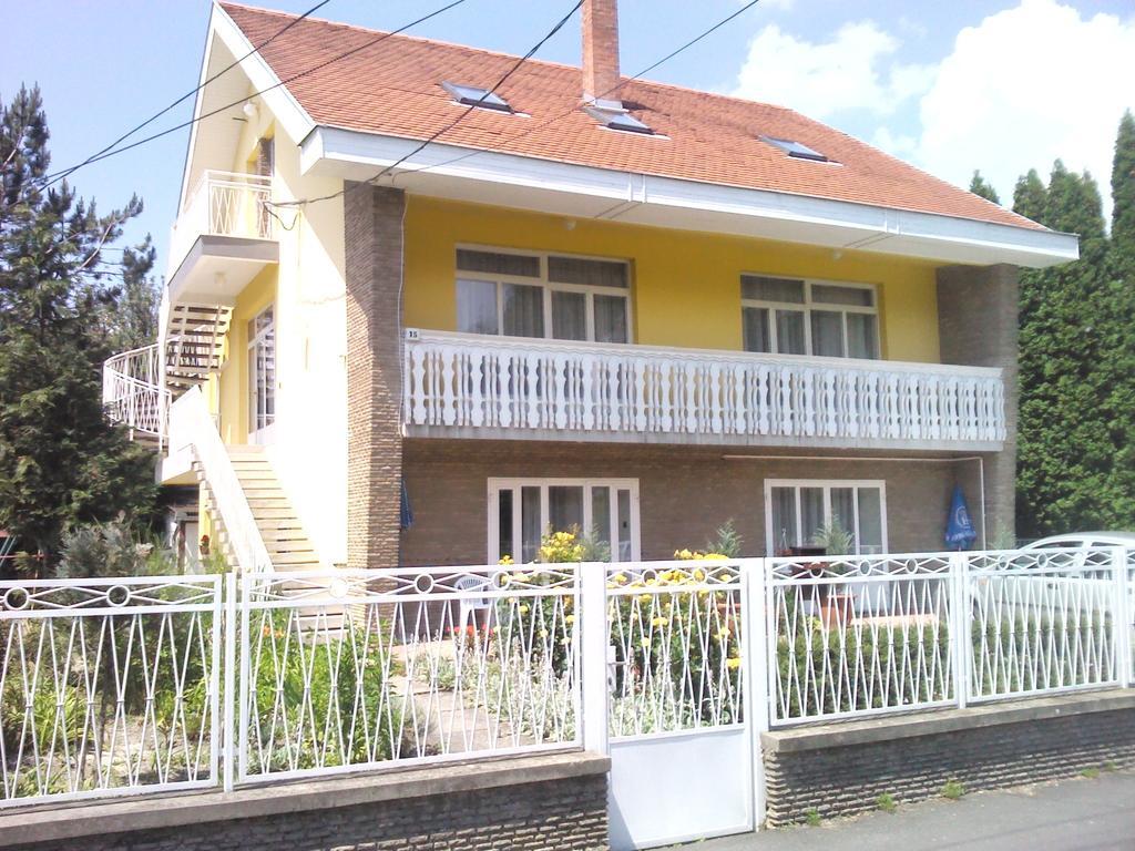 Napfeny Apartment Кестхей Экстерьер фото