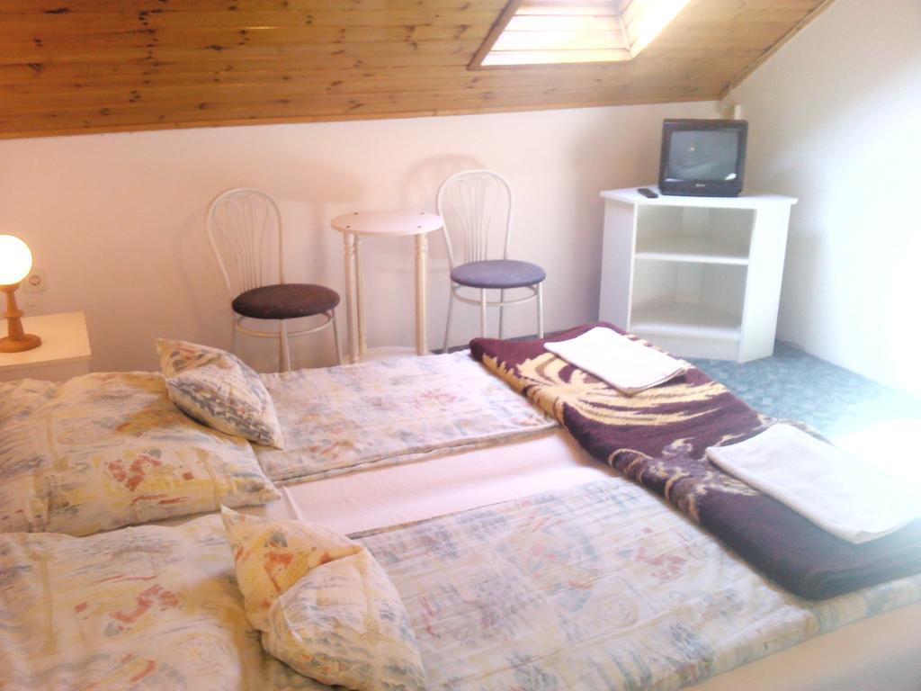 Napfeny Apartment Кестхей Номер фото