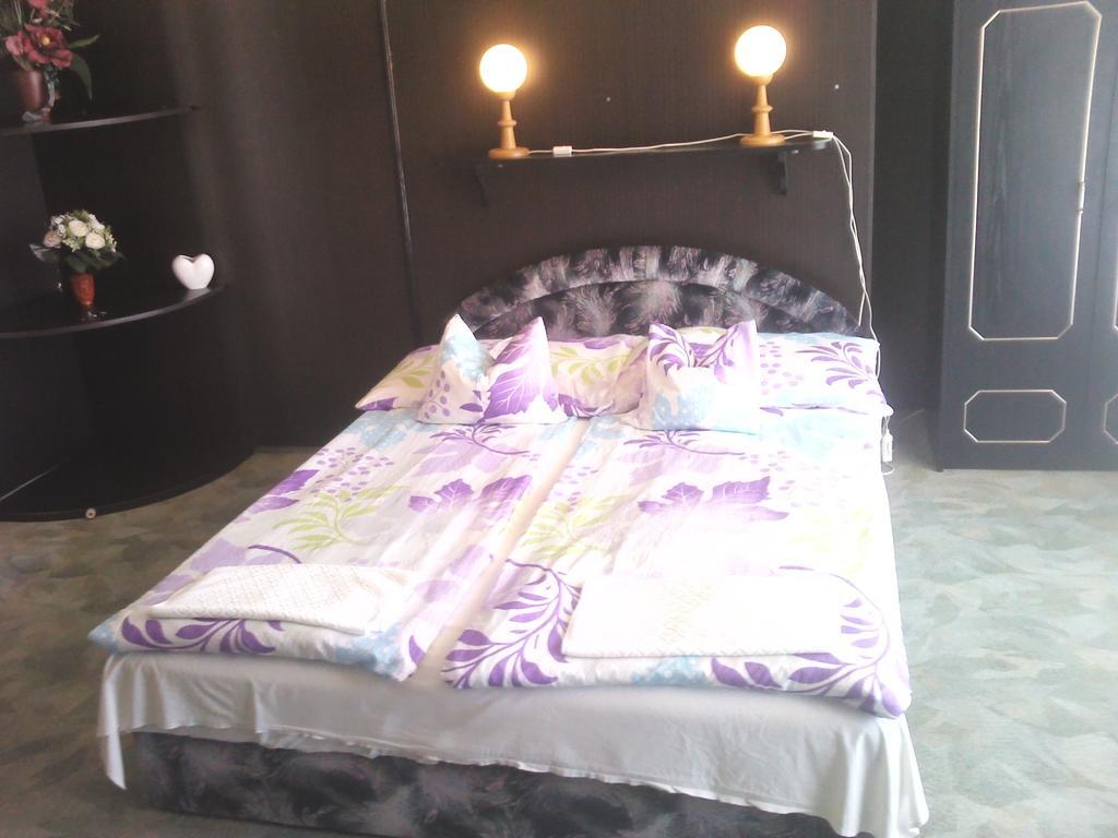 Napfeny Apartment Кестхей Номер фото