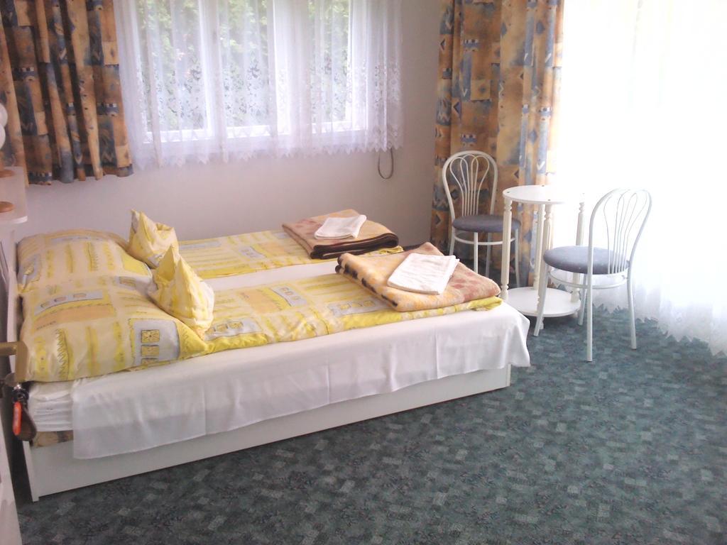 Napfeny Apartment Кестхей Номер фото