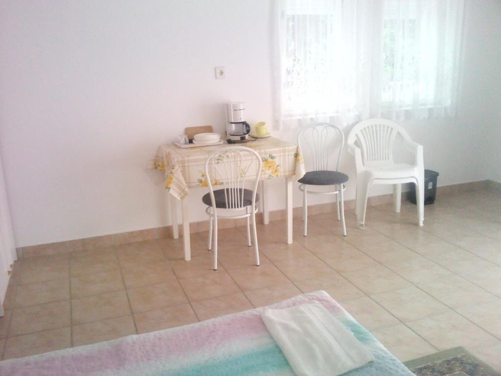 Napfeny Apartment Кестхей Номер фото