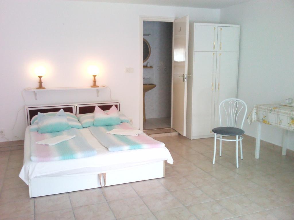 Napfeny Apartment Кестхей Номер фото