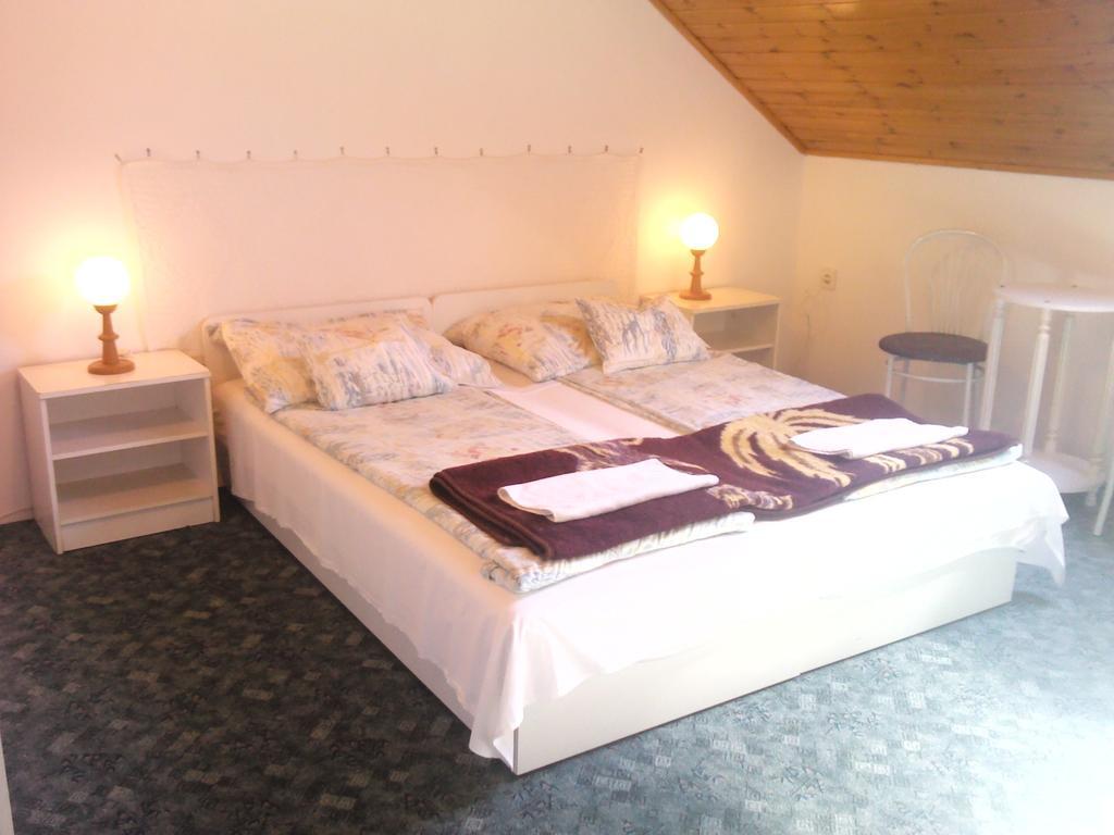 Napfeny Apartment Кестхей Номер фото